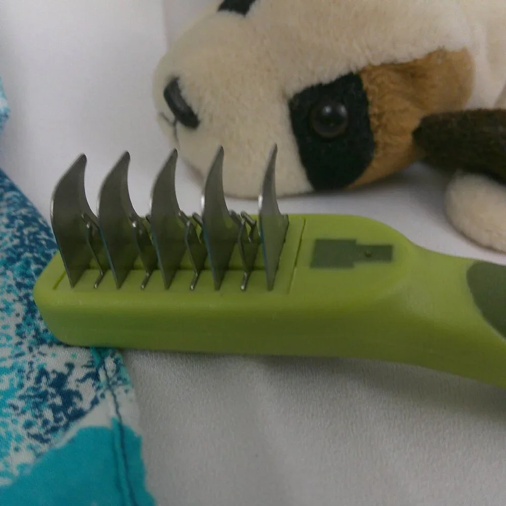 NWOT Coastal Pet Safari Dematting Comb